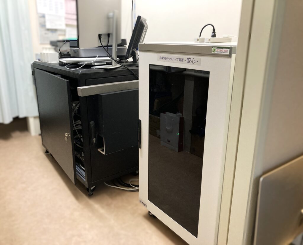  サーバーラック横への設置例